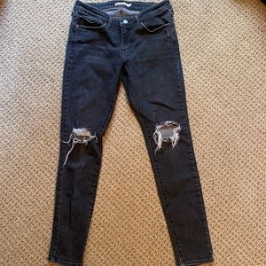 Levi’s 711 Skinny 
Black distressed skinny Jean